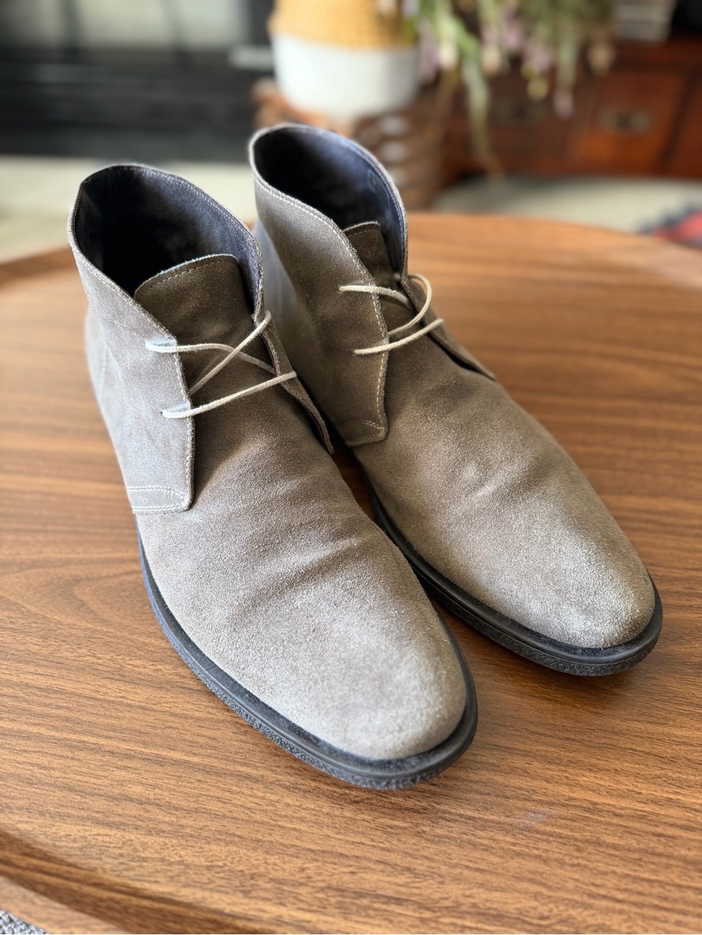 Men's Gray Suede Chukka Boots